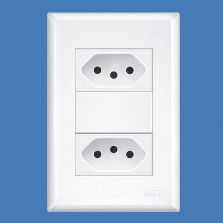 2 Tomadas Padrão 2P+T Distanciadas 10A com Placa Evidence 2915 - Fame