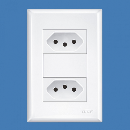 2 Tomadas Padrão 2P+T Distanciadas 20A com Placa Evidence 2916 - Fame